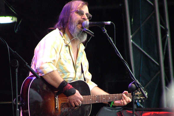 Steve Earle in 2007 (Wikipedia)